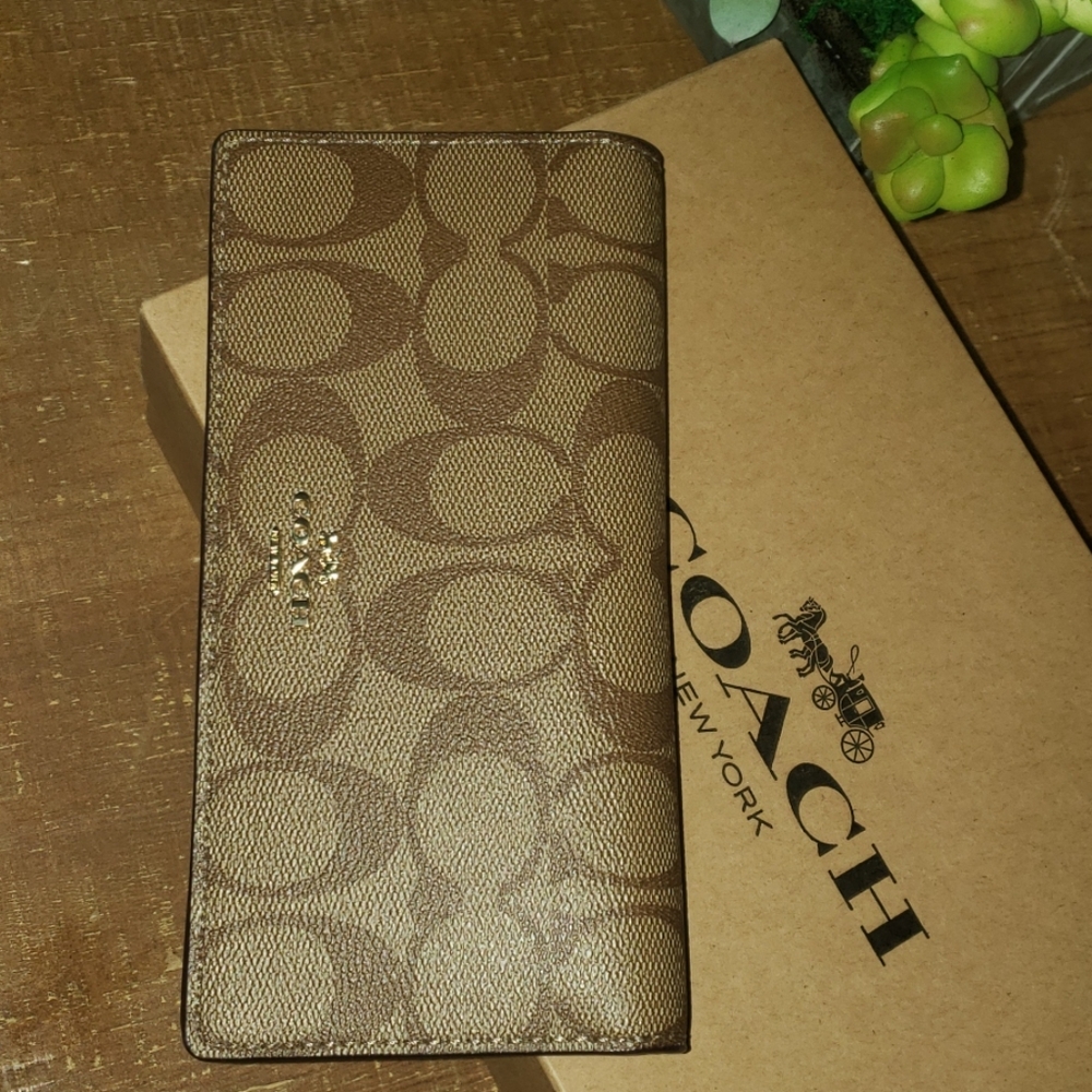 Coach wallet NWT